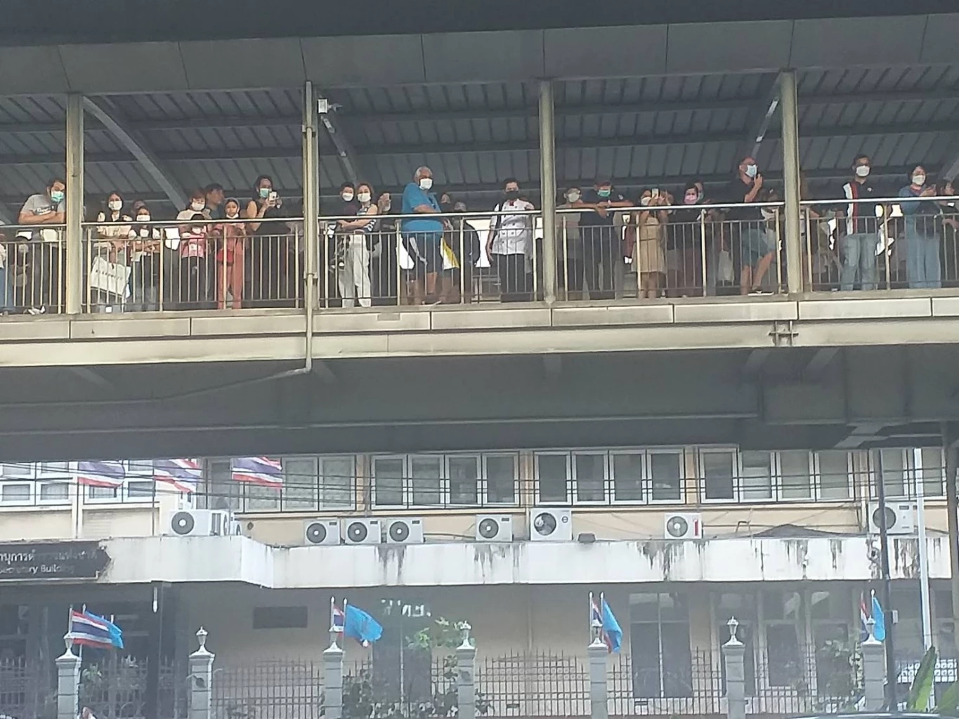 ระทึก! ไฟไหม้ที่เซ็นทรัลเวิลด์ ปชช.วิ่งหนีตายอลหม่าน