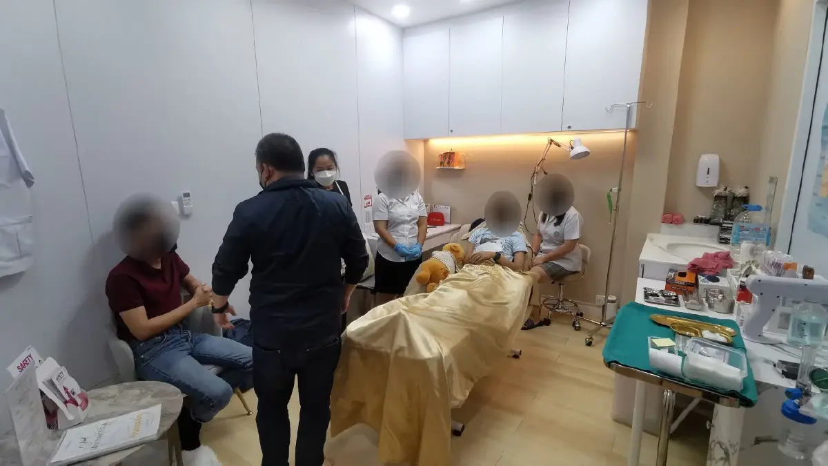 ปคบ. ค้น 8 จุด ล้างบางหมอเถื่อน อึ้ง! บางรายจบ ป.6 เรียนรู้วิธีฉีดหน้าจากยูทูบ