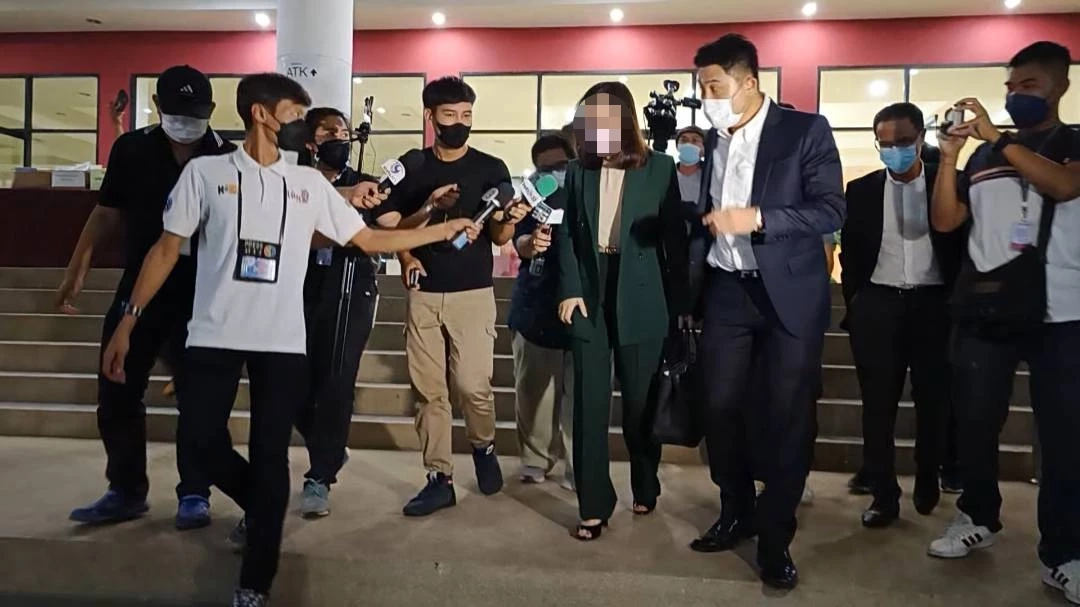 พัชรินทร์ พร้อม ทนายเดินทางเข้าให้ปากคำ