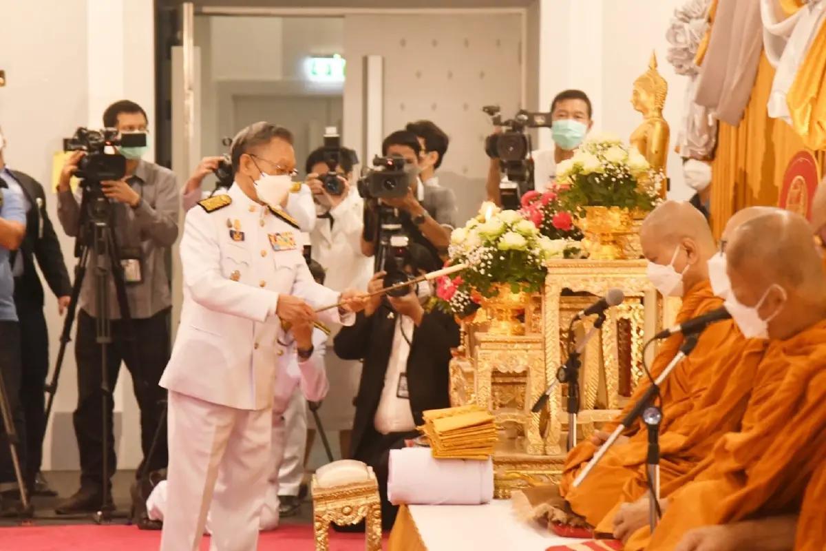 ประธานสภาผู้แทนราษฎร นำสมาชิกรัฐสภา วางพานพุ่ม “วันรัฐธรรมนูญ”