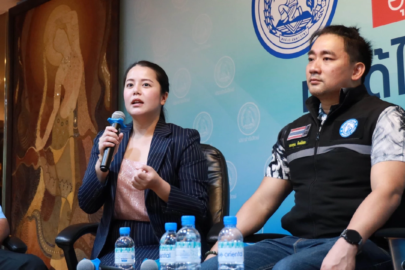 "น.ส. ศิริภา  อินทวิเชียร" รองโฆษกพรรคประชาธิปัตย์  