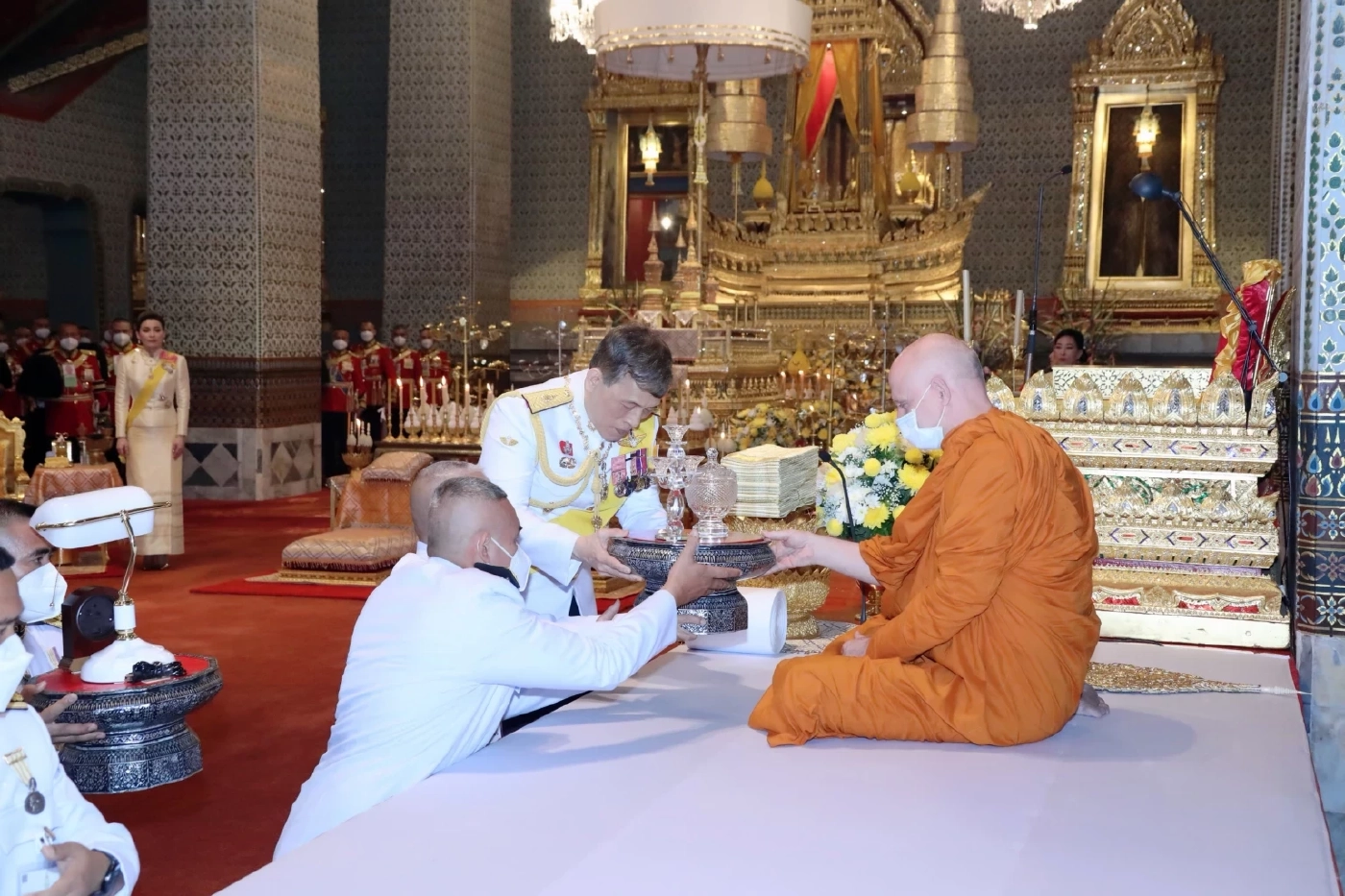 ในหลวง เสด็จฯ ไปในการพระราชพิธีทรงบำเพ็ญพระราชกุศลทักษิณานุปทาน วันคล้ายวันพระบรมราชสมภพ ร.๙
