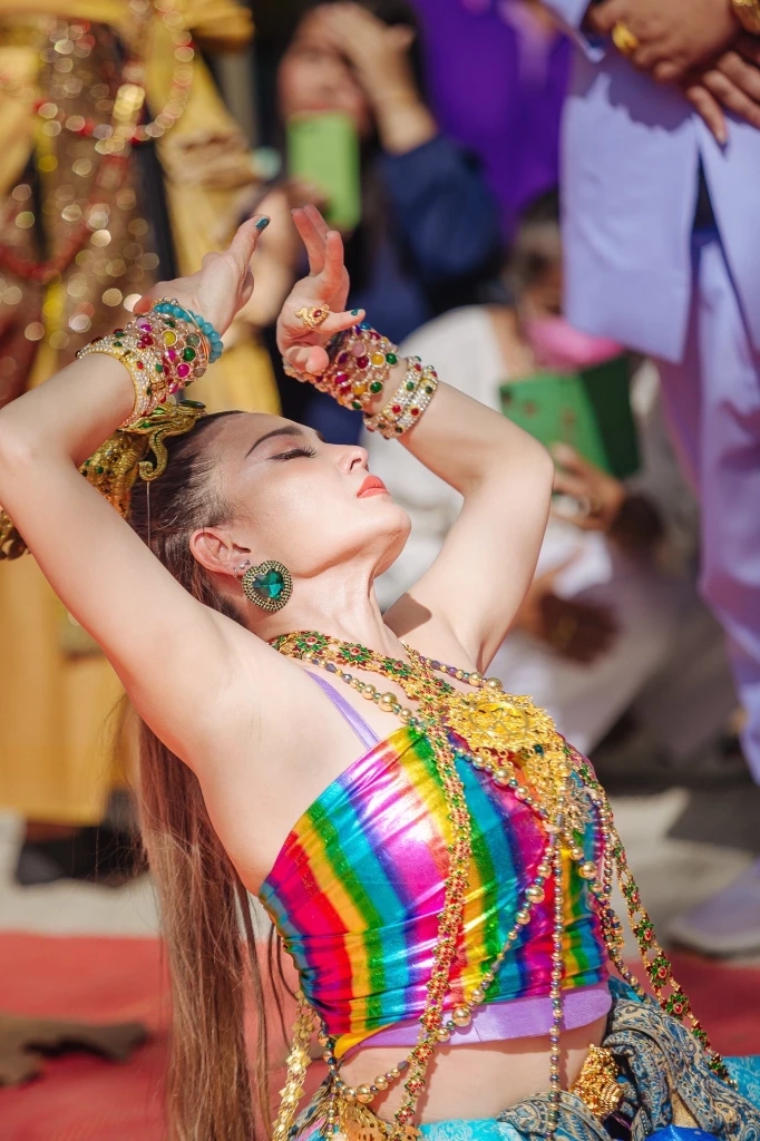 แคนดี้ รากแก่น