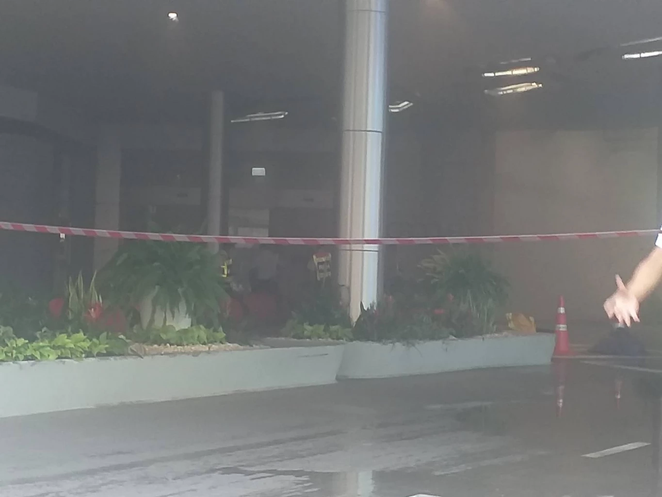 ระทึก! ไฟไหม้ที่เซ็นทรัลเวิลด์ ปชช.วิ่งหนีตายอลหม่าน