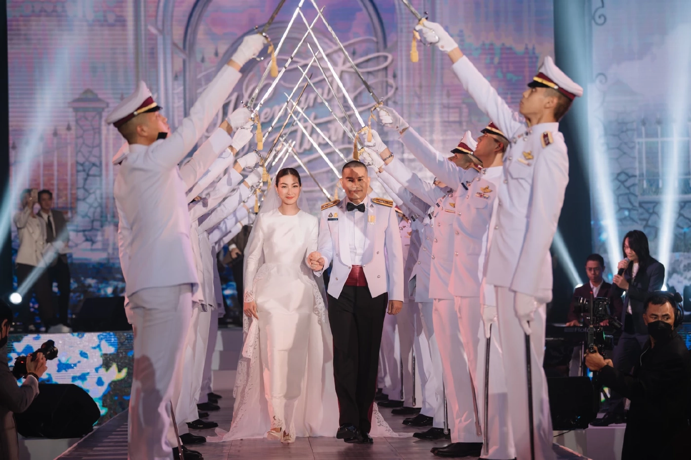 “เกรซ” คว้าช่อดอกไม้งานแต่ง “แพนเค้ก-พี่หมี” รอลุ้นเจ้าสาวคนต่อไป (มีคลิป)