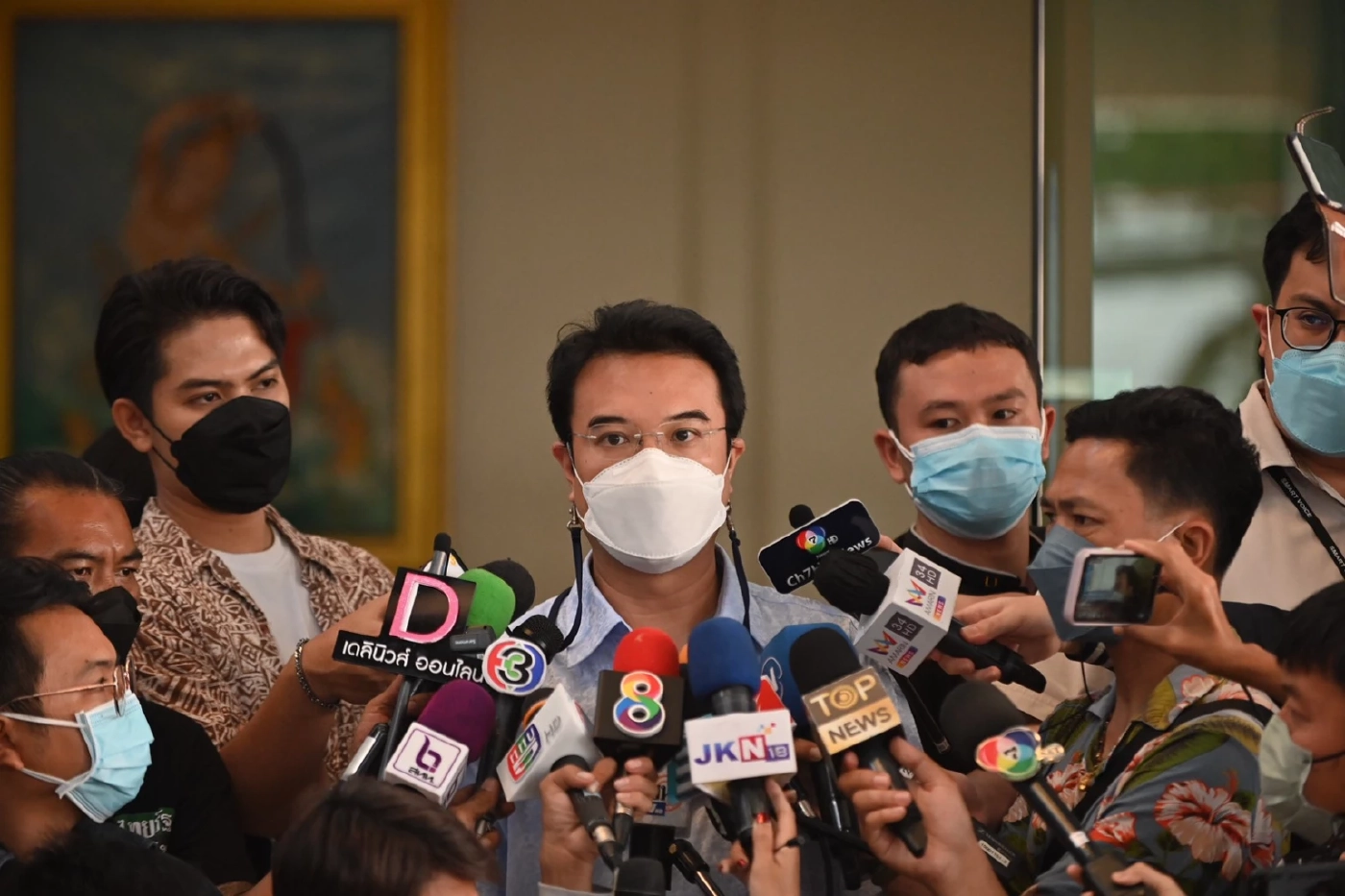 ดาวรุ่ง VS ดาวดับ "แลนด์สไลด์" หรือจะสู้ "คดีฉาวแห่งปี" 2565