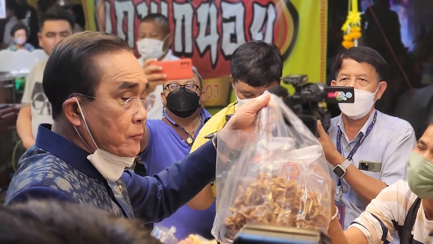 ตลาดแตก! "ลุงตู่" เปิดงานวัฒนธรรมนครปฐม อวยพรทุกคนมีความสุขปีใหม่ตลอดไป