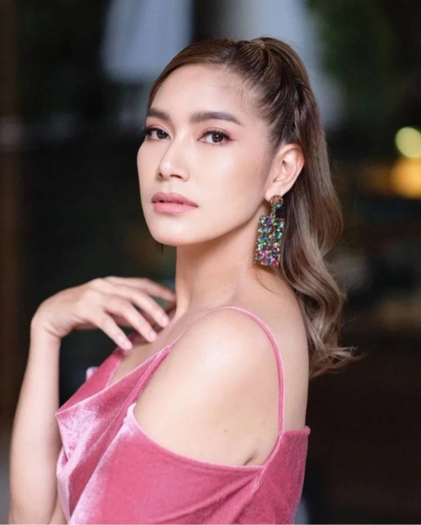 “พ่อเบนซ์ พรชิตา” เผย “คุณแม่” ต้องใช้เวลาฟื้นฟู ตอนนี้หลอนไม่กล้าเดินห้าง