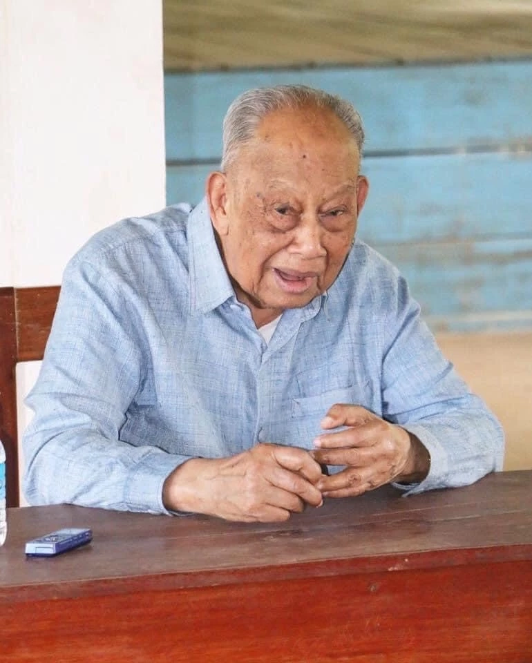 สหายคำไต สีพันดอน พ่อสหายสอนไซ