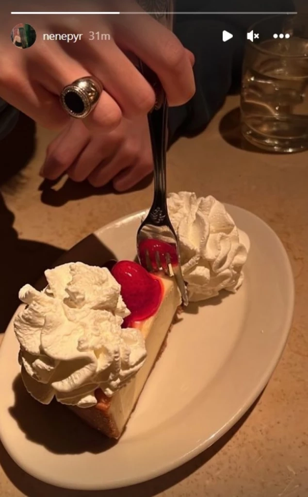 “เจ้านาย” เปิดตัวแฟนหรือเพื่อนสนิท? งานนี้ ชาวเน็ตงงหนักนึกว่าคบ "จูเน่"