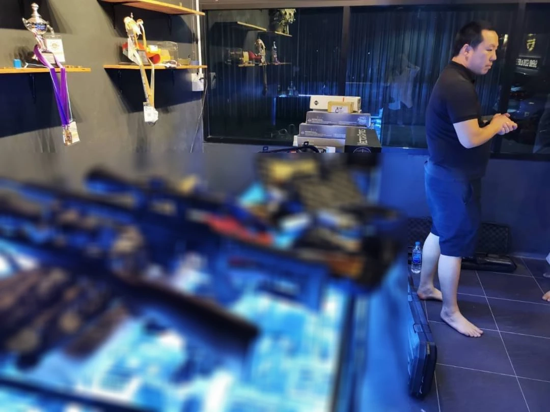 ปืนสะสมของนายพิสิฐ เจ้าของร้านทอง