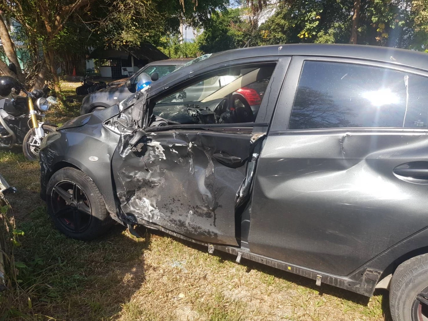 เปิดคลิปนาทีชีวิต นทท.ต่างชาติเปลี่ยนเลนกระทันหัน บิ๊กไบค์ชนจนตัวปลิว