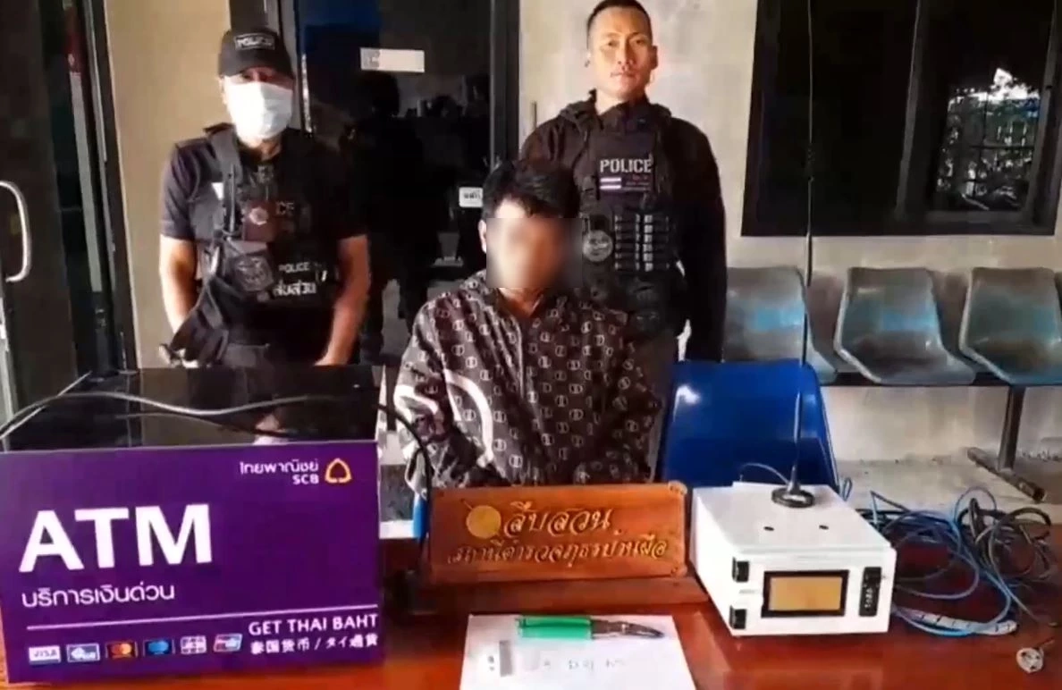 รวบทันควัน! "ลูกคนมีตังค์" เมายางัดตู้เอทีเอ็ม อ้างหาเงินใช้หนี้ (มีคลิป)