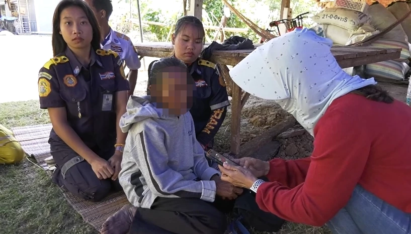 นางเพชร ลุมแสง อายุ 63 ปี ภรรยานายเฉลียว ผู้เสียชีวิต 