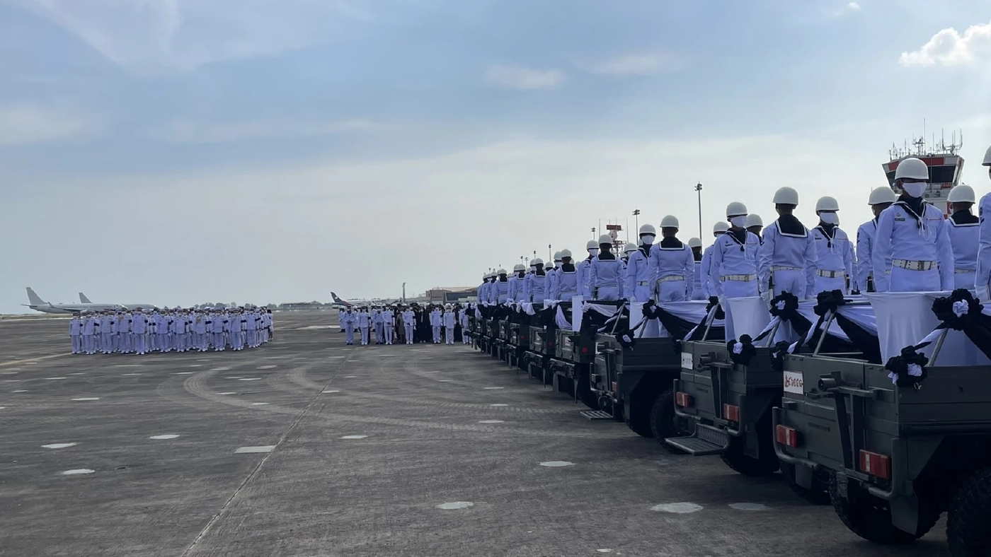 ญาติน้ำตานอง พิธีศพ 11 ร่าง โศกนาฏกรรม "ร.ล.สุโขทัย"