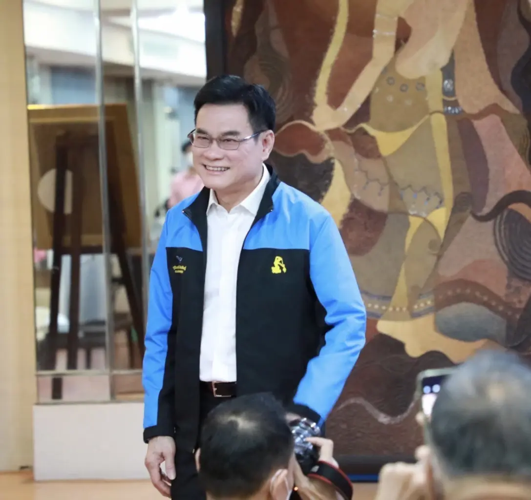 นายจุรินทร์  ลักษณวิศิษฎ์  รองนายกฯ  รมว.พาณิชย์ และ หัวหน้าพรรคประชาธิปัตย์