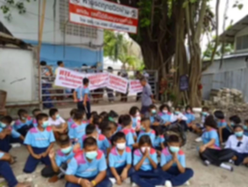 นักเรียนเกาะหลีเป๊ะ ยกมือไหว้ขอร้องเอกชน อย่าปิดทางเข้า-ออก รร. (มีคลิป)