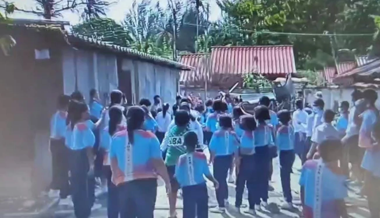 นักเรียนเกาะหลีเป๊ะ ยกมือไหว้ขอร้องเอกชน อย่าปิดทางเข้า-ออก รร. (มีคลิป)