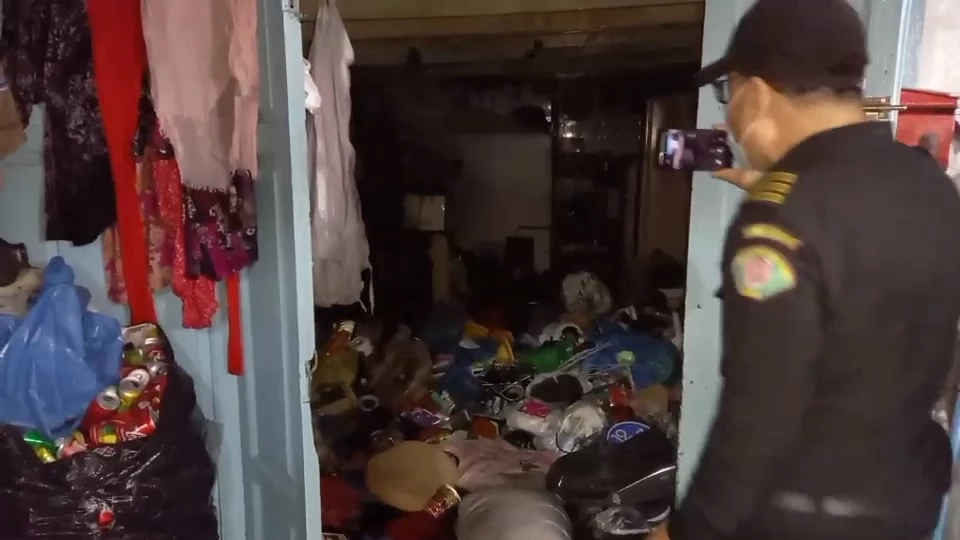 ระทึก! ไฟไหม้ชุมชนวานิชสัมพันธ์กลางดึก เพลิงเผาบ้านเก่าอายุเกือบ 100 ปีวอด