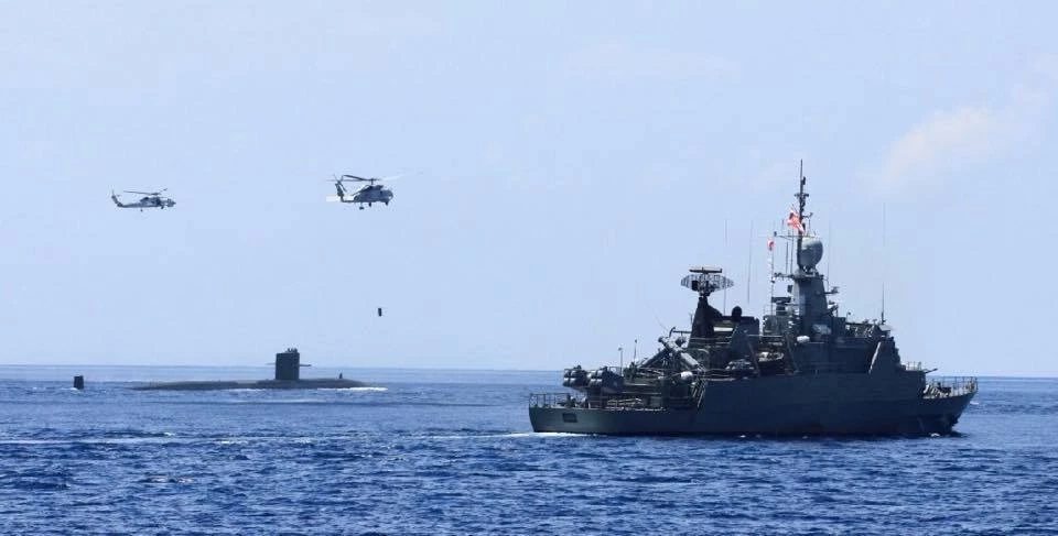 สุดซึ้งภาพ "ต้นเรือพลับ" ขอภรรยาแต่งงานกลางสนามบิน โซเชียลภาวนาหวังปาฏิหาริย์ช่วย