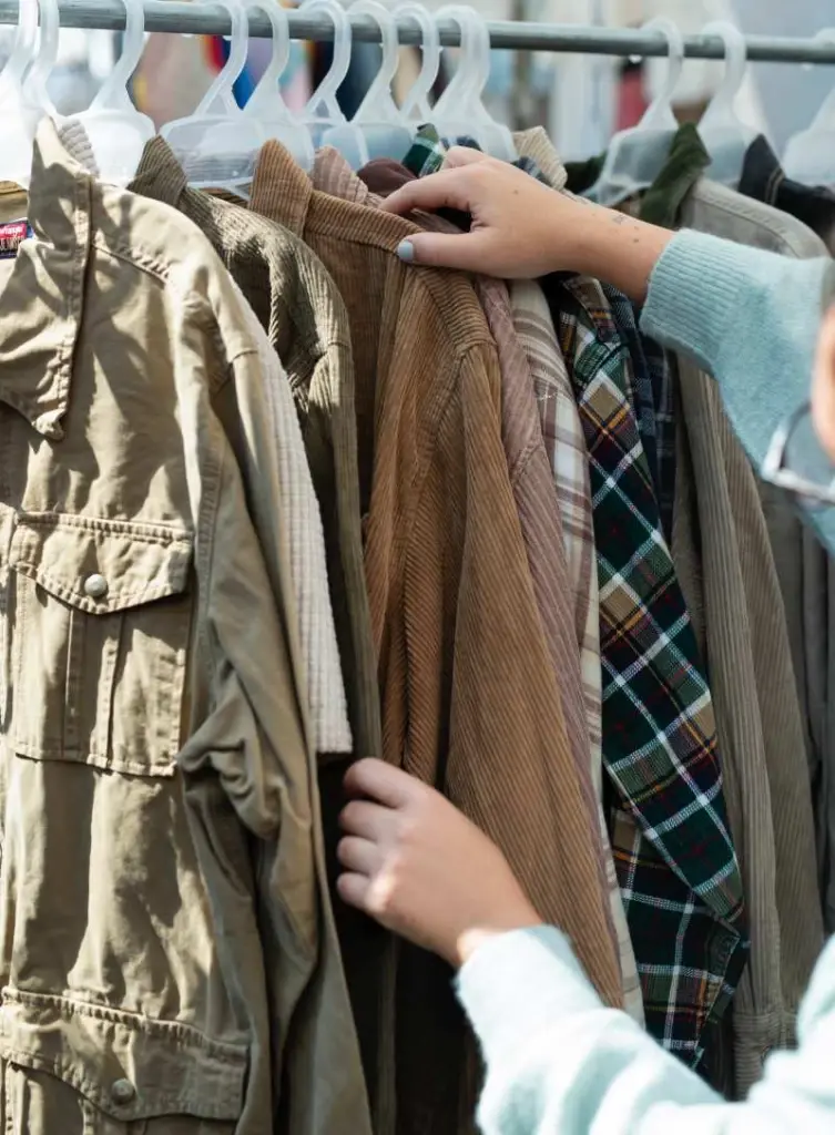 How to เลือกเสื้อกันหนาวมือสองอย่างไรให้ปลอดภัยจากเชื้อโรค