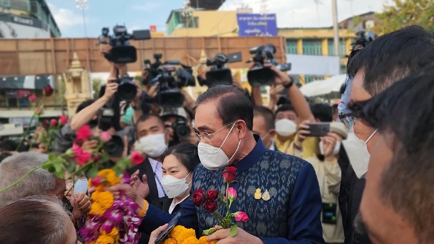 ตลาดแตก! "ลุงตู่" เปิดงานวัฒนธรรมนครปฐม อวยพรทุกคนมีความสุขปีใหม่ตลอดไป