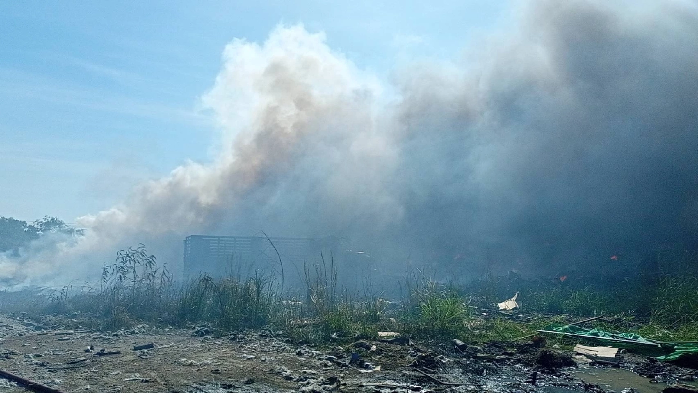 ไหม้ระทึก 14 ชั่วโมง โกดังรับซื้อของเก่าบ่อวิน ยังไม่กระทบชาวบ้าน