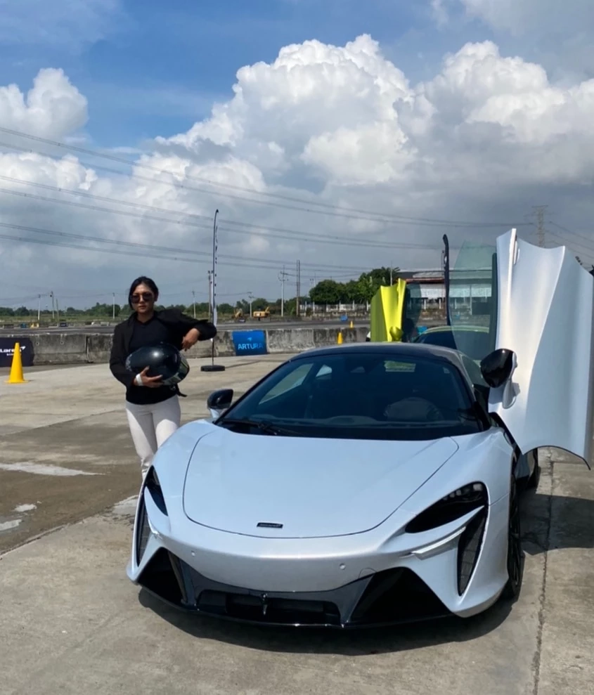 สัมผัสสมรรถนะแบบเอ็กซ์คลูซีฟ  McLaren Artura Plug-In Hybrid