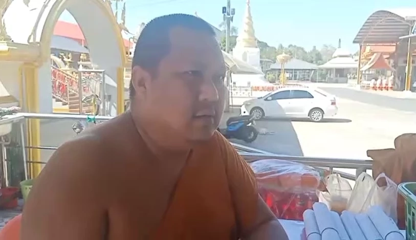 หลวงพี่อ้วน พระที่รับผิดชอบองค์ท้าวเวสสุวรรณ 