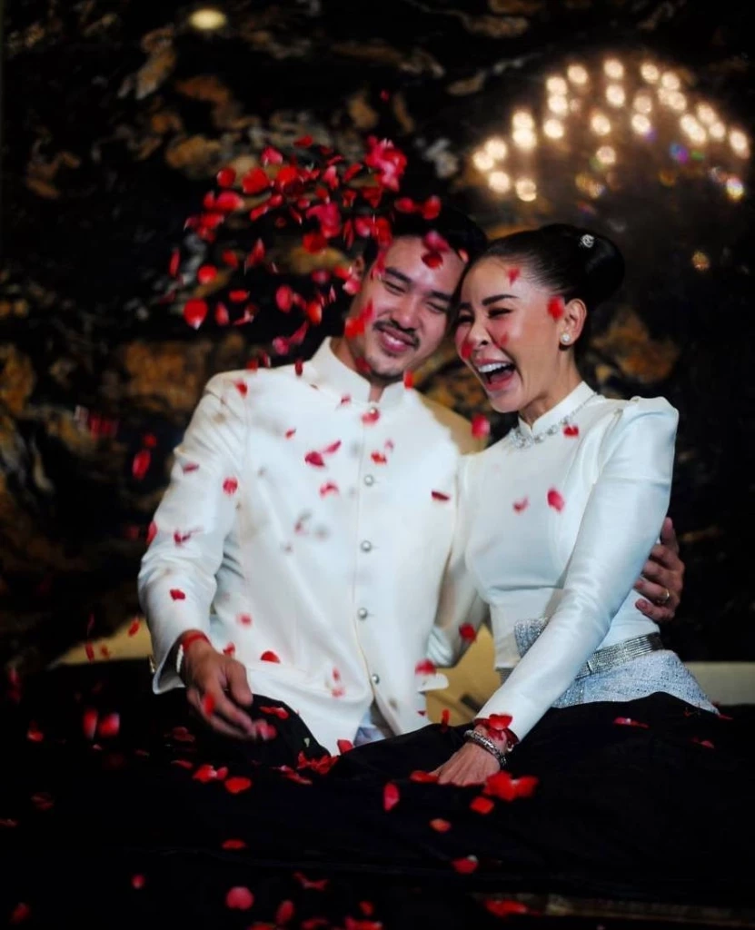 งานวิวาห์ เป็กกี้ ศรีธัญญา