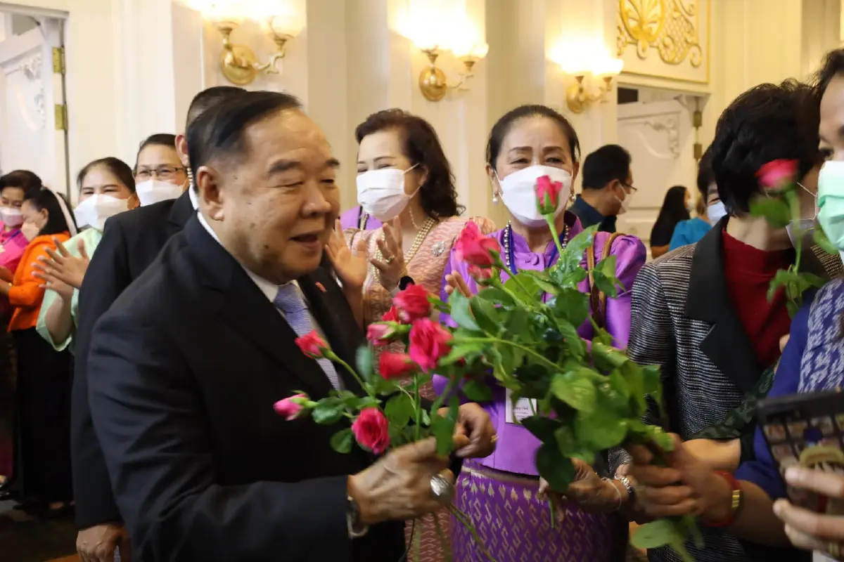 “บิ๊กป้อม” อ้อน “พลังสตรี” ทั่วประเทศ ขอเสียงหนุนจัดตั้ง “รัฐบาล” สมัยหน้า