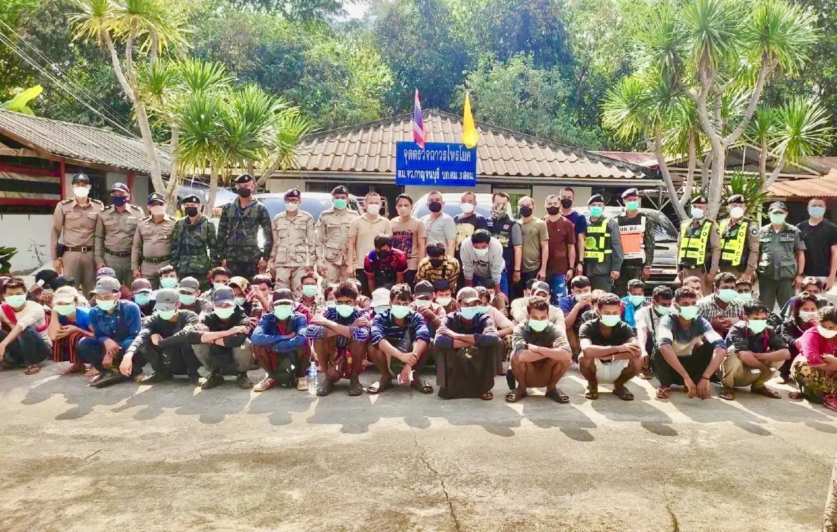 ตม.กาญจนบุรี จับ 53 แรงงานเถื่อนนับถือฮินดู อัดในกระบะ หวังข้ามไปมาเลเซีย