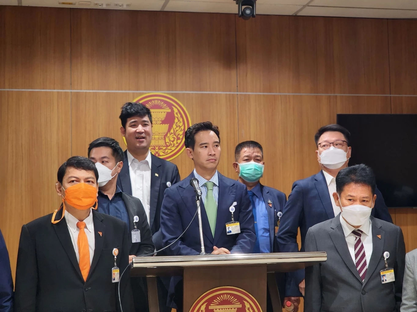 “ก้าวไกล” เห็นด้วยกัญชาทางการแพทย์-นันทนาการ แต่ไม่ใช่แบบสุดโต่ง