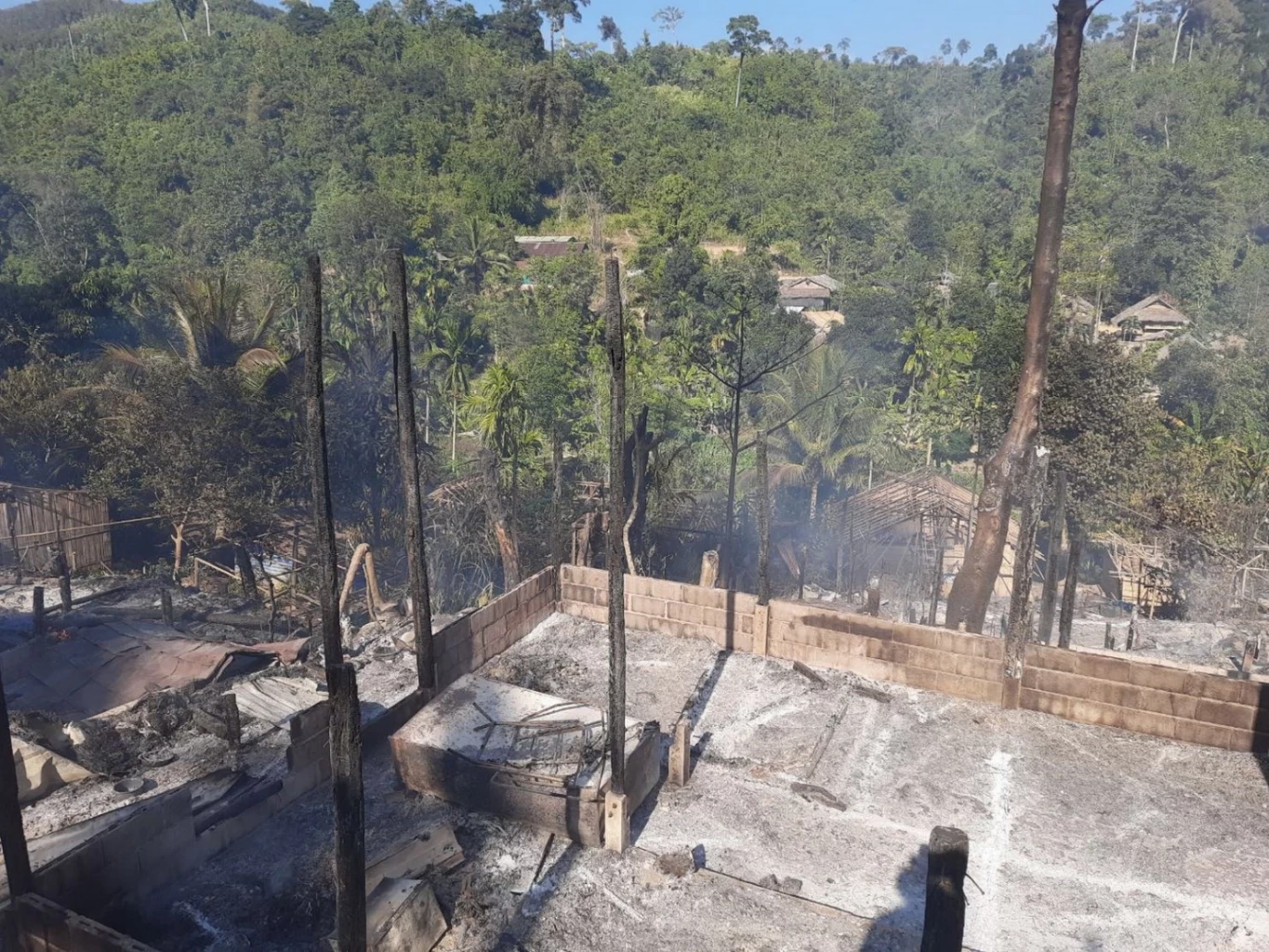 ไฟไหม้วอดวันคริสต์มาส ศูนย์ผู้อพยพชาวเมียนมา โชคดีไร้เจ็บ-ตาย