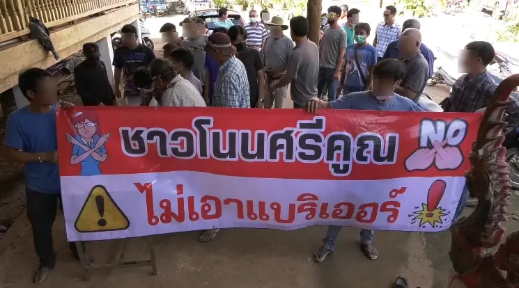 ชาวบุรีมย์ ค้านวางแบริเออร์กั้นกลางถนน