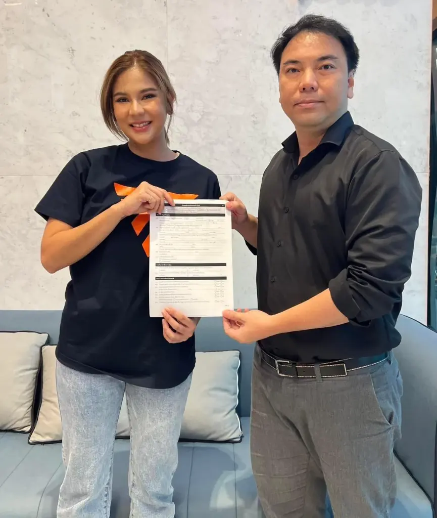 “หมิว สิริลภัส” สมัครสมาชิกพรรคก้าวไกล อยากให้ประเทศไทยเปลี่ยนแปลง