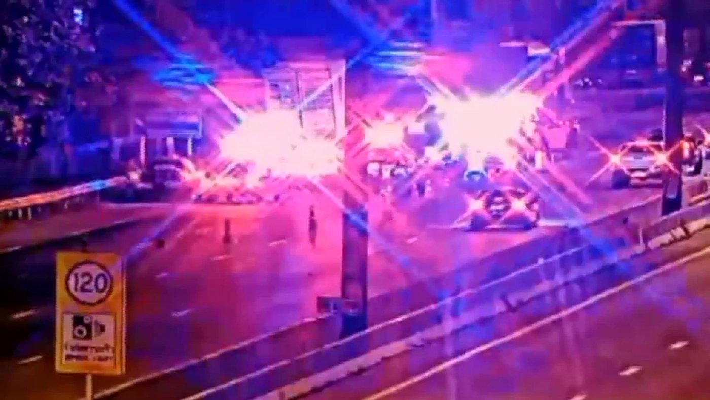 หนุ่มขับเก๋งพุ่งชนท้ายพ่วง 18 ล้อ ทางด่วนมอเตอร์เวย์ ดับคาที่ คาดหลับใน