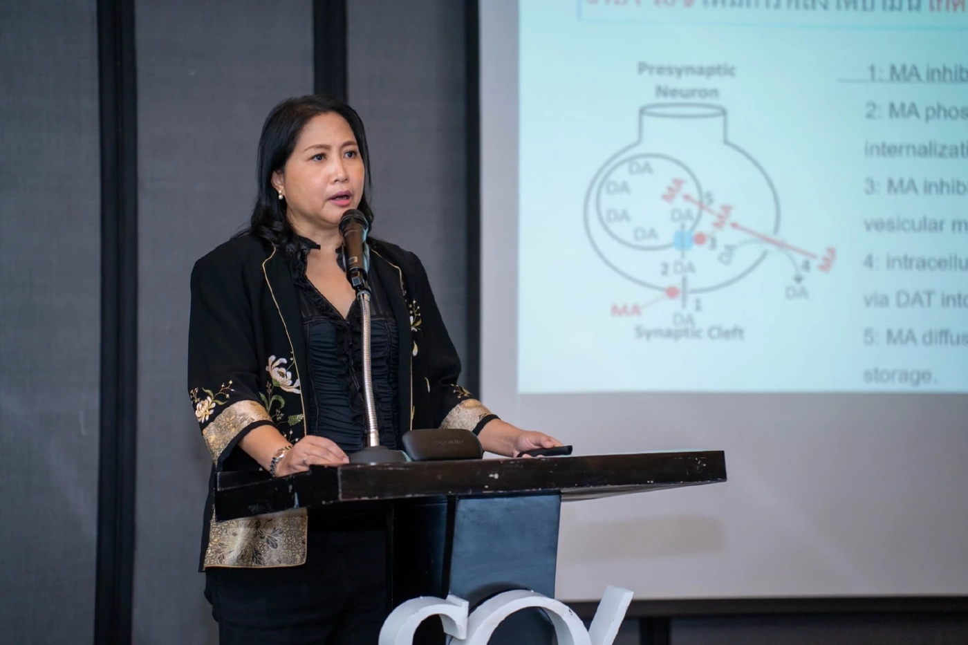 รศ.พญ.รัศมน กัลยาศิริ ผู้อำนวยการศูนย์ศึกษาปัญหาการเสพติด (ศศก.)