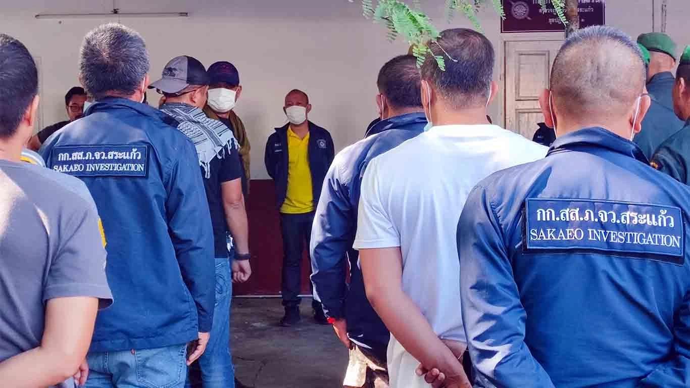 บุกโกดังตลาดโรงเกลือ ยึดรองเท้าละเมิดลิขสิทธิ์ 2 พันคู่ มูลค่า 2 ล้าน