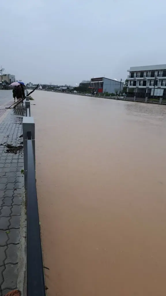 "ภท."วอน"นายกฯลุงตู่"ลงพื้นที่"น้ำท่วมภาคใต้"ชี้สถานการณ์ส่อรุนแรง