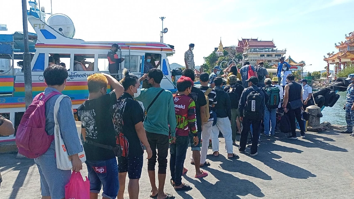 "เกาะสีชัง" ติดหนึบ นทท.แห่ Countdown ปีใหม่ คาดเงินสะพัดหลายสิบล้าน