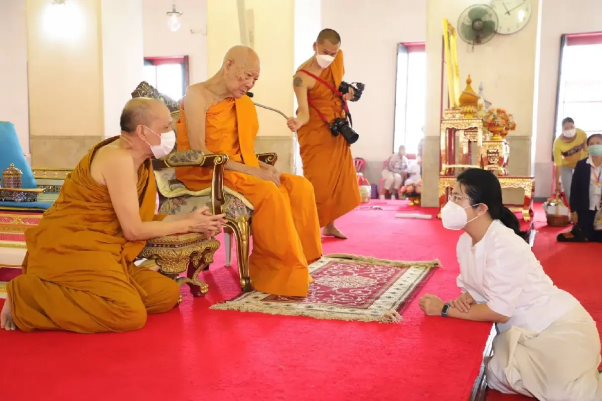 "คุณหญิงสุดารัตน์" นำสวดเจริญพระพุทธมนต์ ถวาย "พระองค์ภาฯ"
