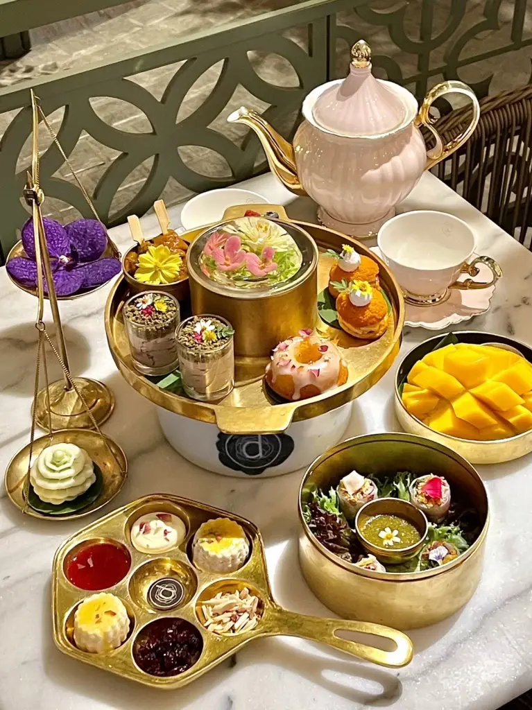 จิบชายามบ่ายในสวนดอกไม้ ใจกลางเมืองที่ Divana Signature Café