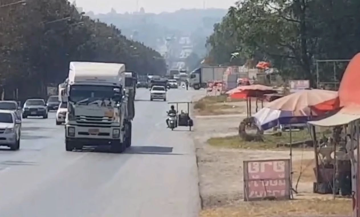 "ถนนมิตรภาพ" รถเริ่มแน่น ปชช. ทยอยเดินทางกลับภูมิลำเนา ช่วงหยุดยาวปีใหม่