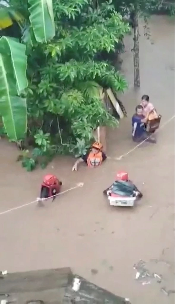 น้ำท่วมฉับพลันในฟิลิปปินส์คร่าชีวิต 13 ราย เร่งหาผู้สูญหาย