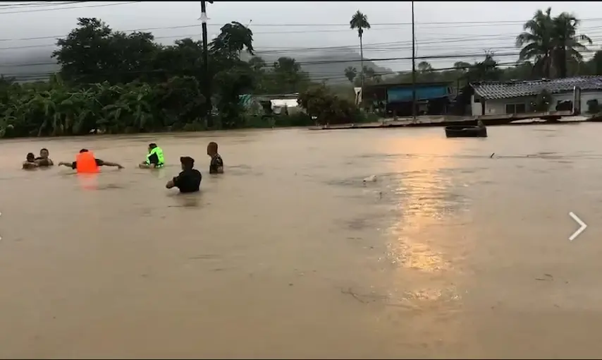 ฝนตกหนักหลายพื้นที่ภาคใต้  ส่งผลให้เกิดสถานการณ์น้ำท่วมฉับพลัน สงขลา-นครศรีธรรมราช