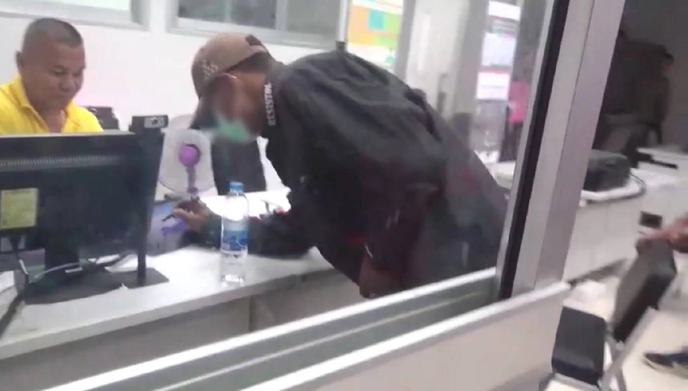 "ลูกเอียด โพธิ์ดำ" มือยิงเพื่อนรักดับสนั่นงานแต่ง มอบตัวแล้ว ตร.แจ้ง 3 ข้อหา