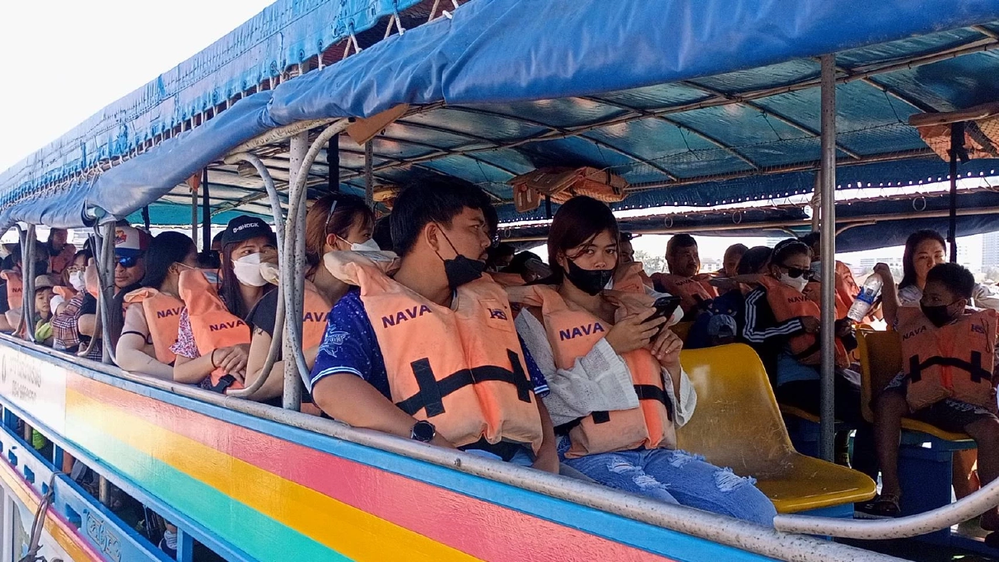 "เกาะสีชัง" ติดหนึบ นทท.แห่ Countdown ปีใหม่ คาดเงินสะพัดหลายสิบล้าน