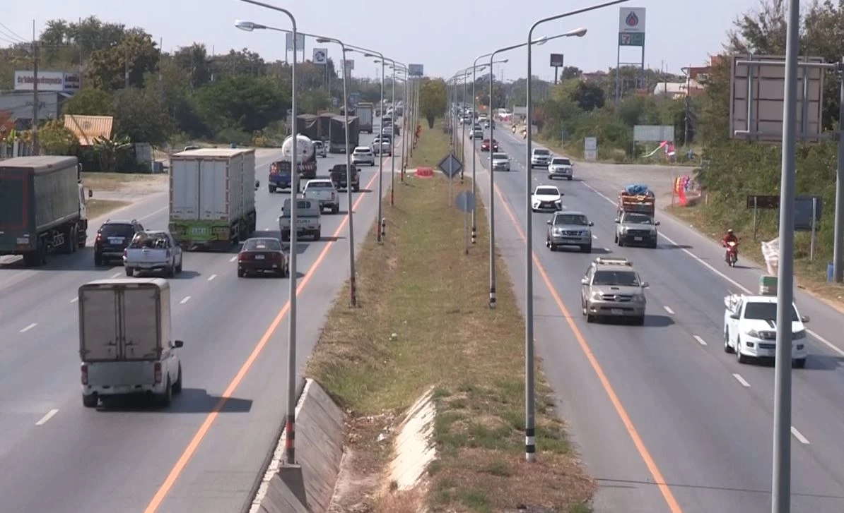 "ถนนมิตรภาพ" รถเริ่มแน่น ปชช. ทยอยเดินทางกลับภูมิลำเนา ช่วงหยุดยาวปีใหม่