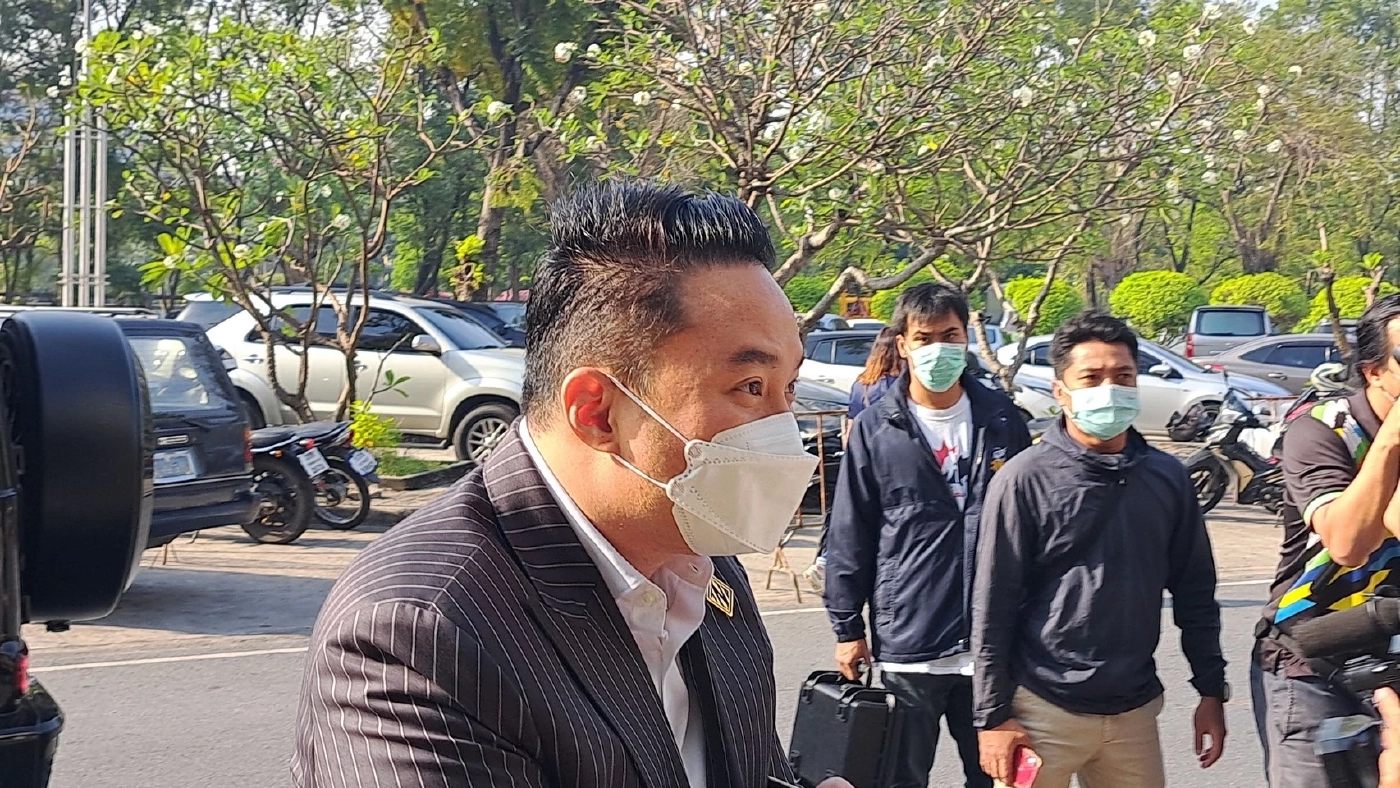 นายตนุภัทร เลิศทวีวิทย์ หรือ ปอ